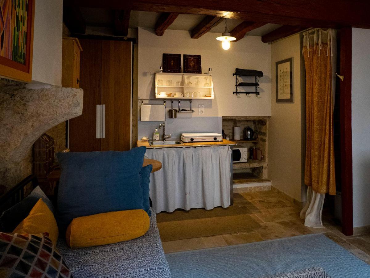Voyage… Villa Noyers-sur-Serein Exteriör bild